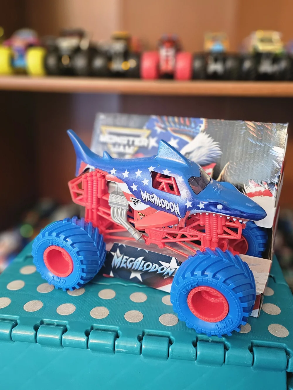 Monster Jam 1:24 Stars And Stripes Megalodon